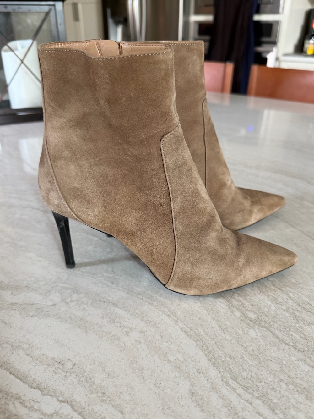 Banana Republic taupe pointed toe booties sz 8